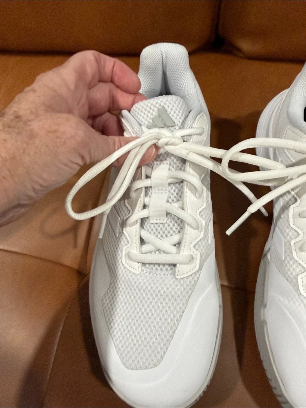 Women’s White Picleball Sneakers with Lightweight Mesh